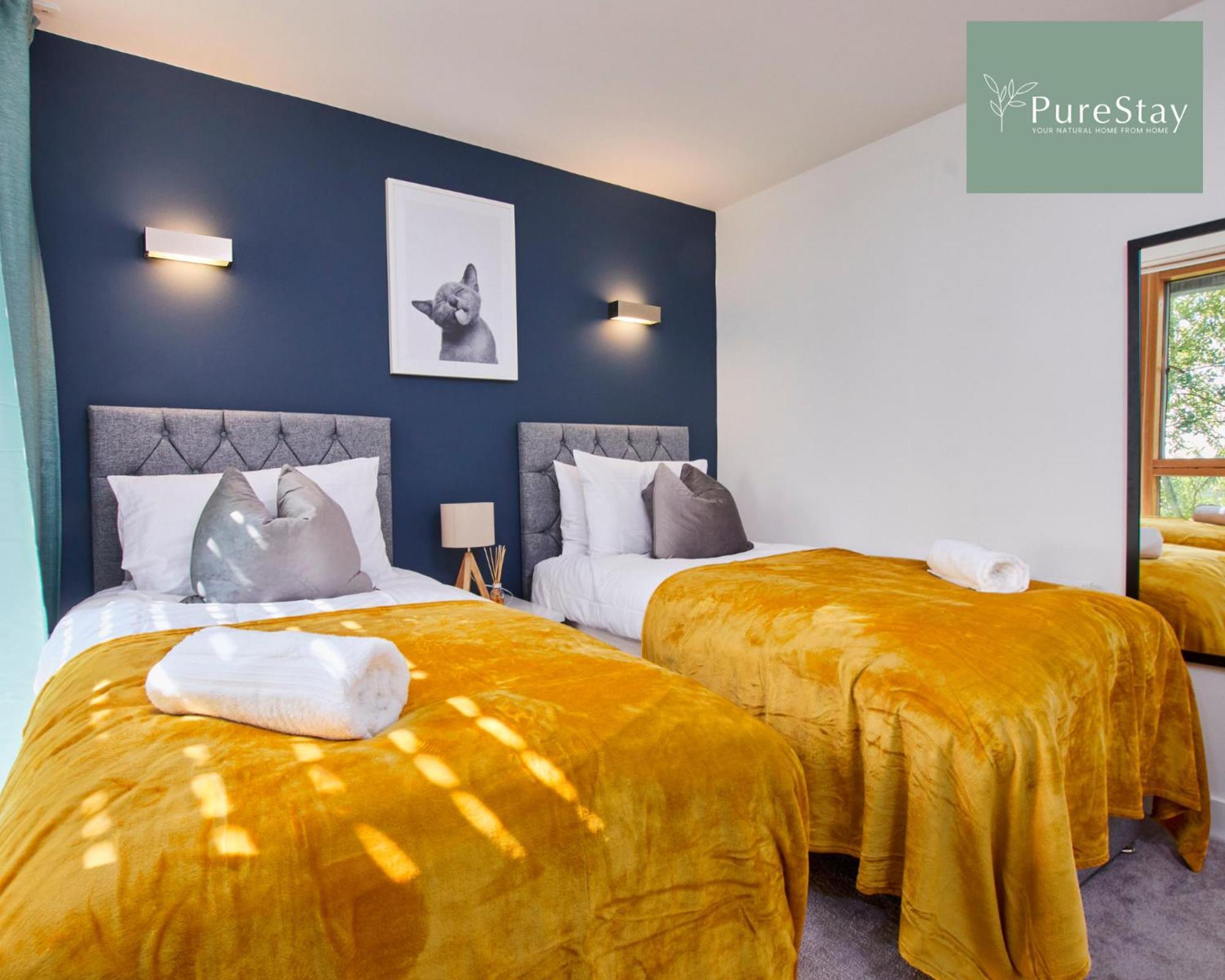 Beautiful Four Bed House By Purestay Short Lets & Serviced Accommodation Coventry With Parking ภายนอก รูปภาพ