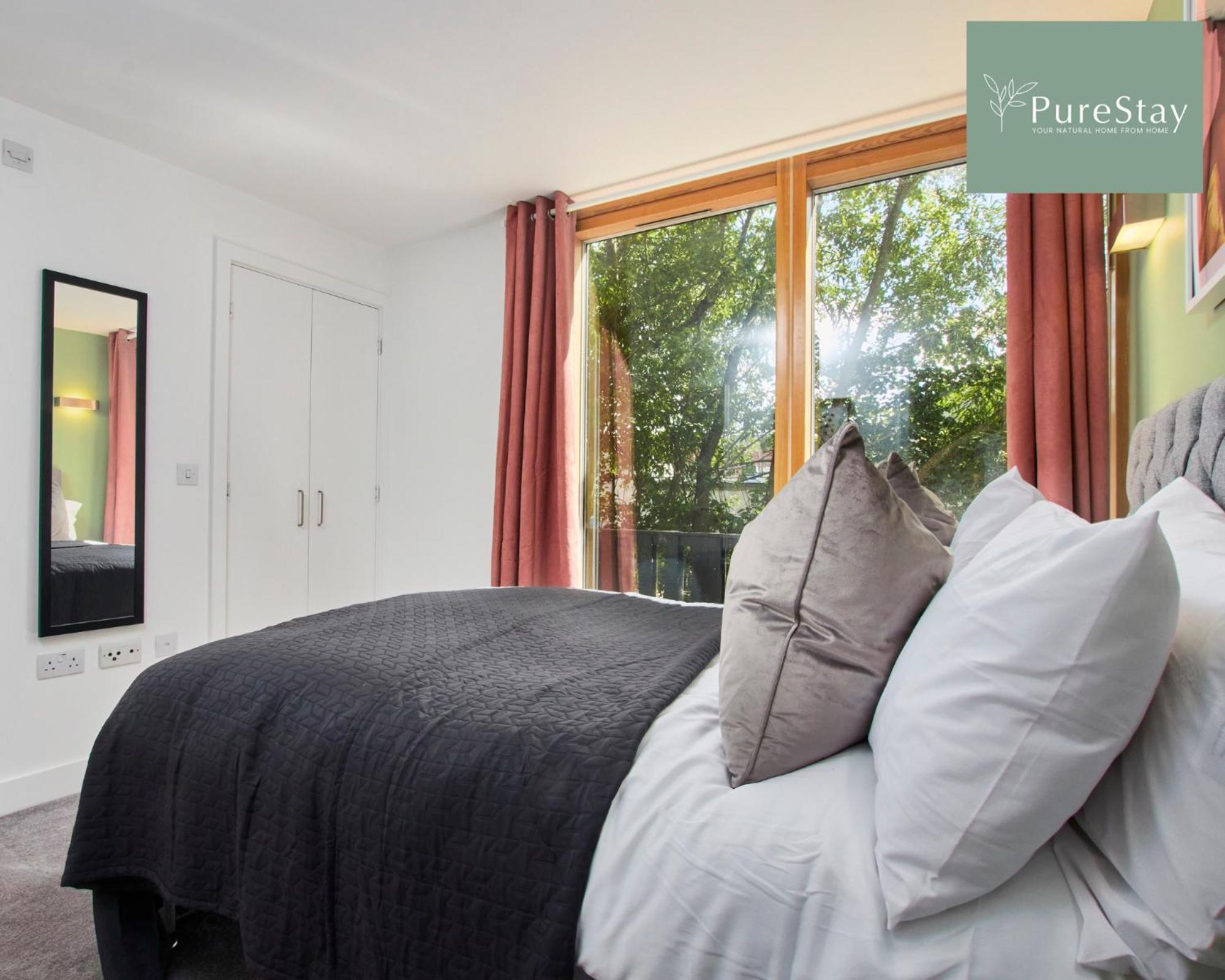 Beautiful Four Bed House By Purestay Short Lets & Serviced Accommodation Coventry With Parking ภายนอก รูปภาพ