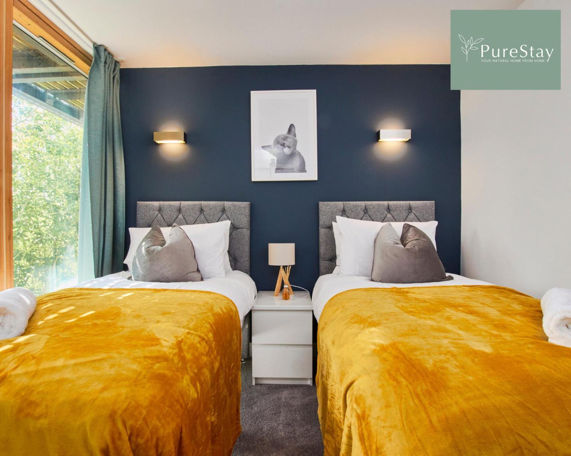 Beautiful Four Bed House By Purestay Short Lets & Serviced Accommodation Coventry With Parking ภายนอก รูปภาพ