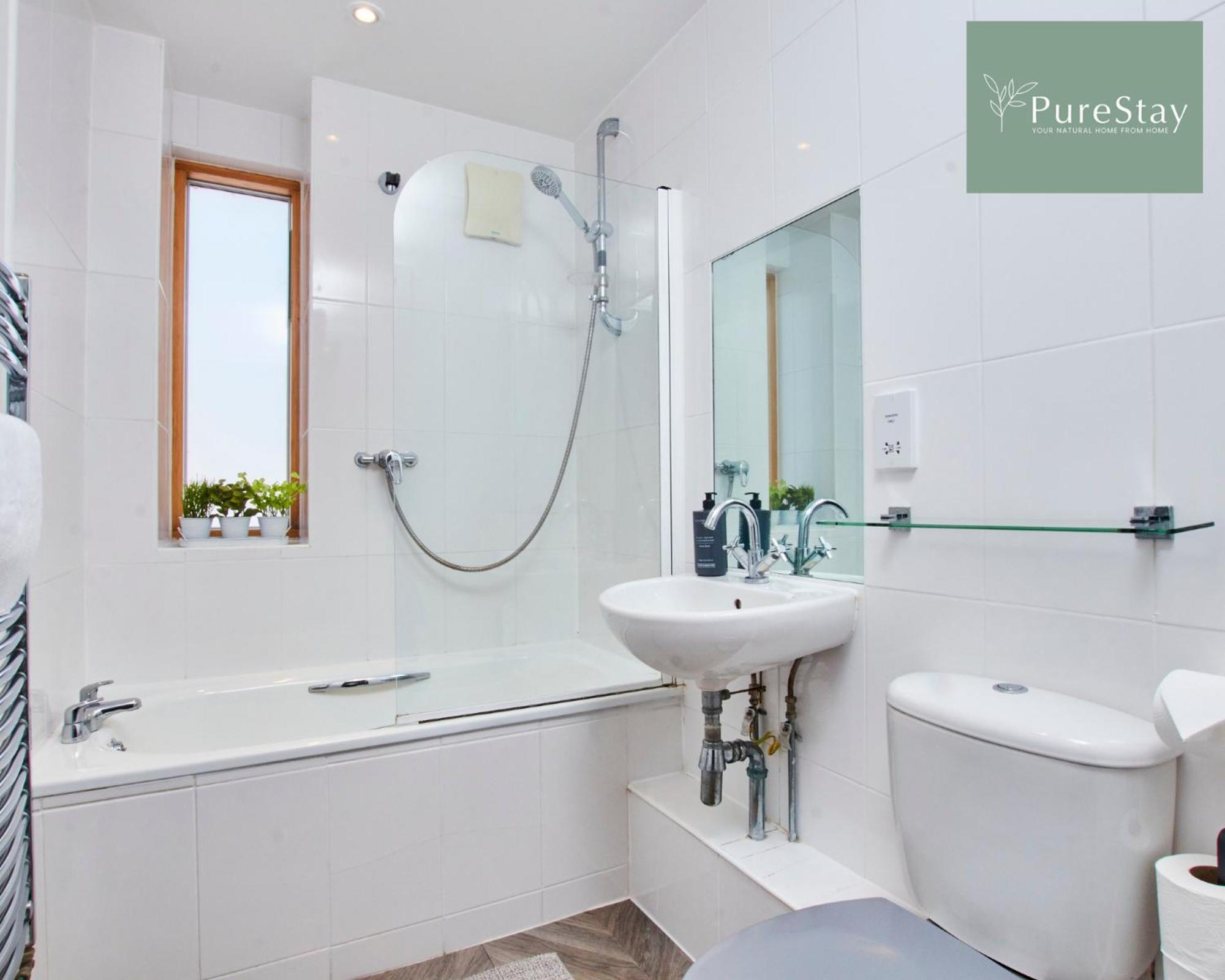Beautiful Four Bed House By Purestay Short Lets & Serviced Accommodation Coventry With Parking ภายนอก รูปภาพ