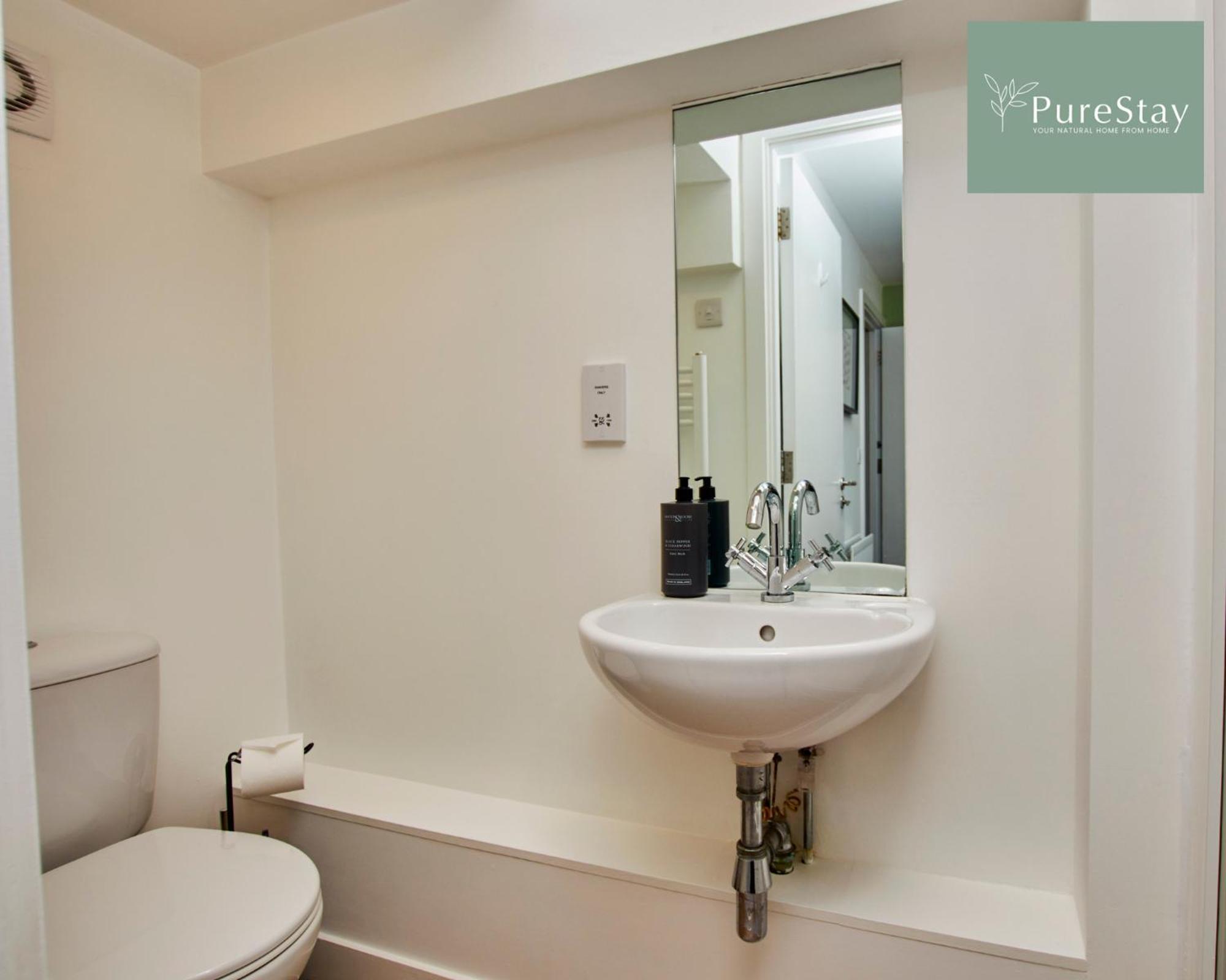 Beautiful Four Bed House By Purestay Short Lets & Serviced Accommodation Coventry With Parking ภายนอก รูปภาพ