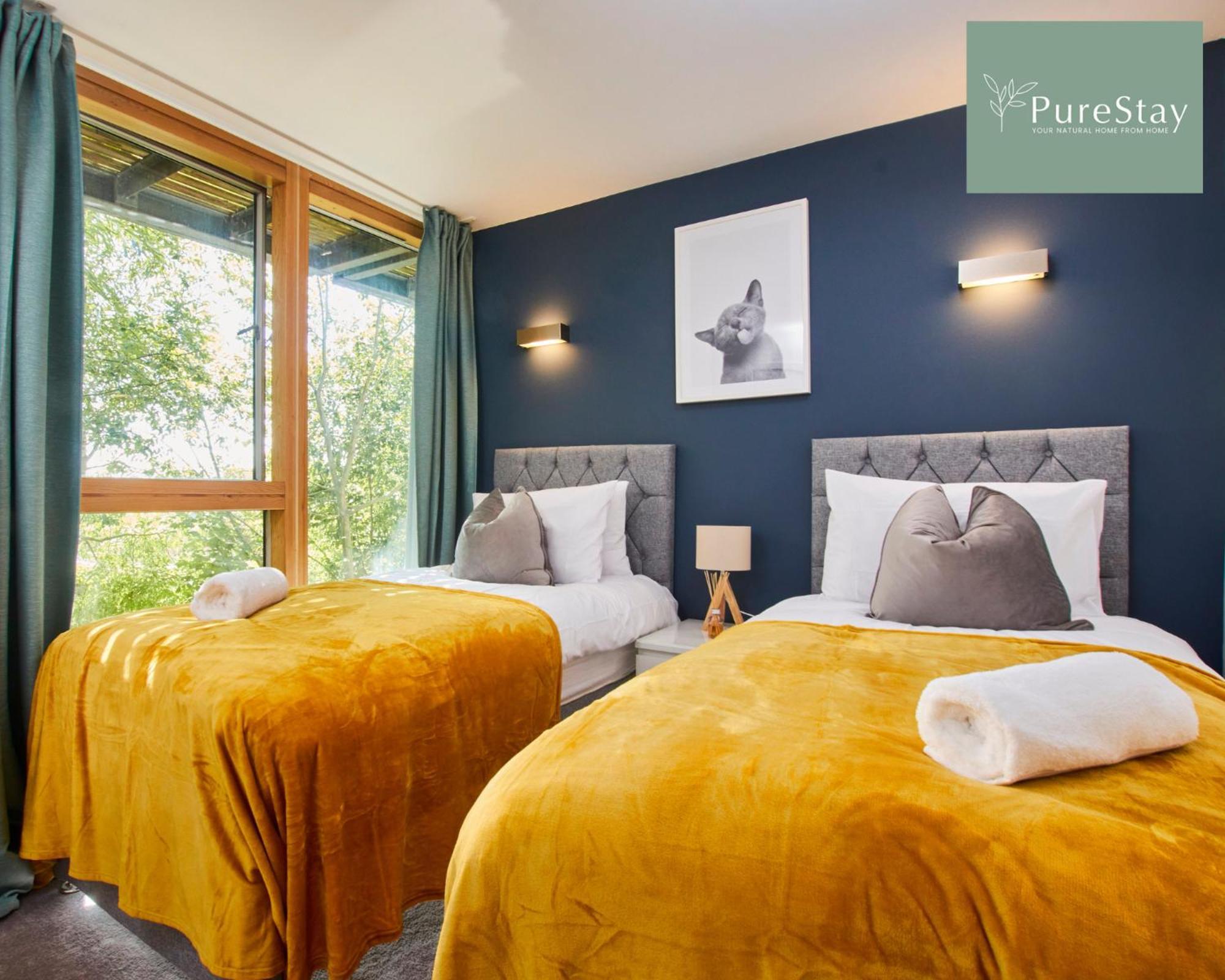 Beautiful Four Bed House By Purestay Short Lets & Serviced Accommodation Coventry With Parking ภายนอก รูปภาพ