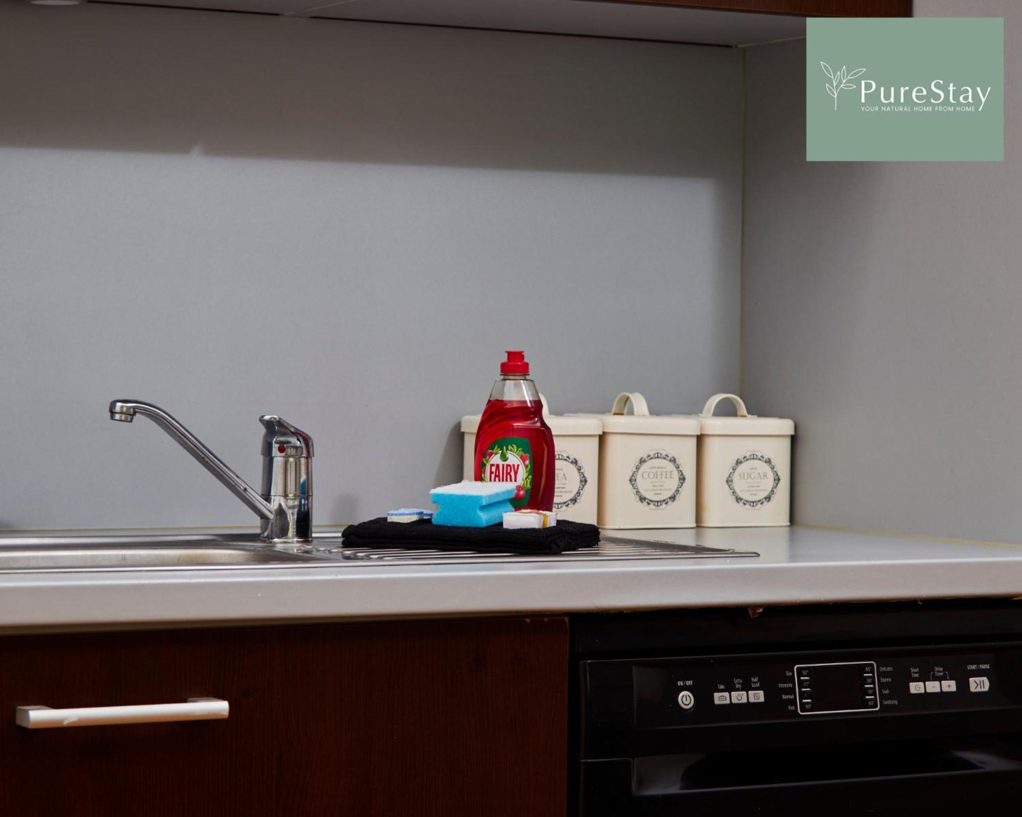 Beautiful Four Bed House By Purestay Short Lets & Serviced Accommodation Coventry With Parking ภายนอก รูปภาพ