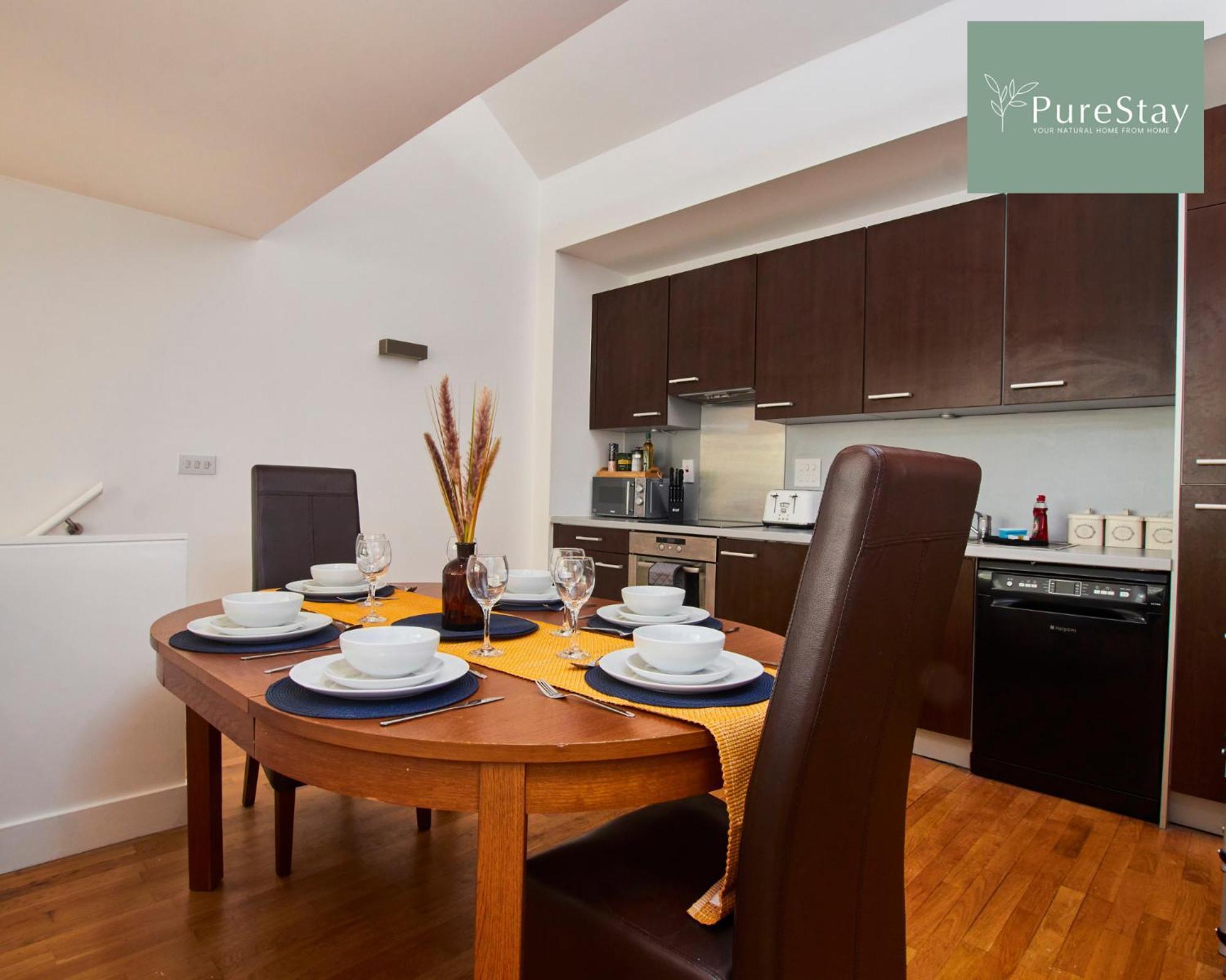 Beautiful Four Bed House By Purestay Short Lets & Serviced Accommodation Coventry With Parking ภายนอก รูปภาพ