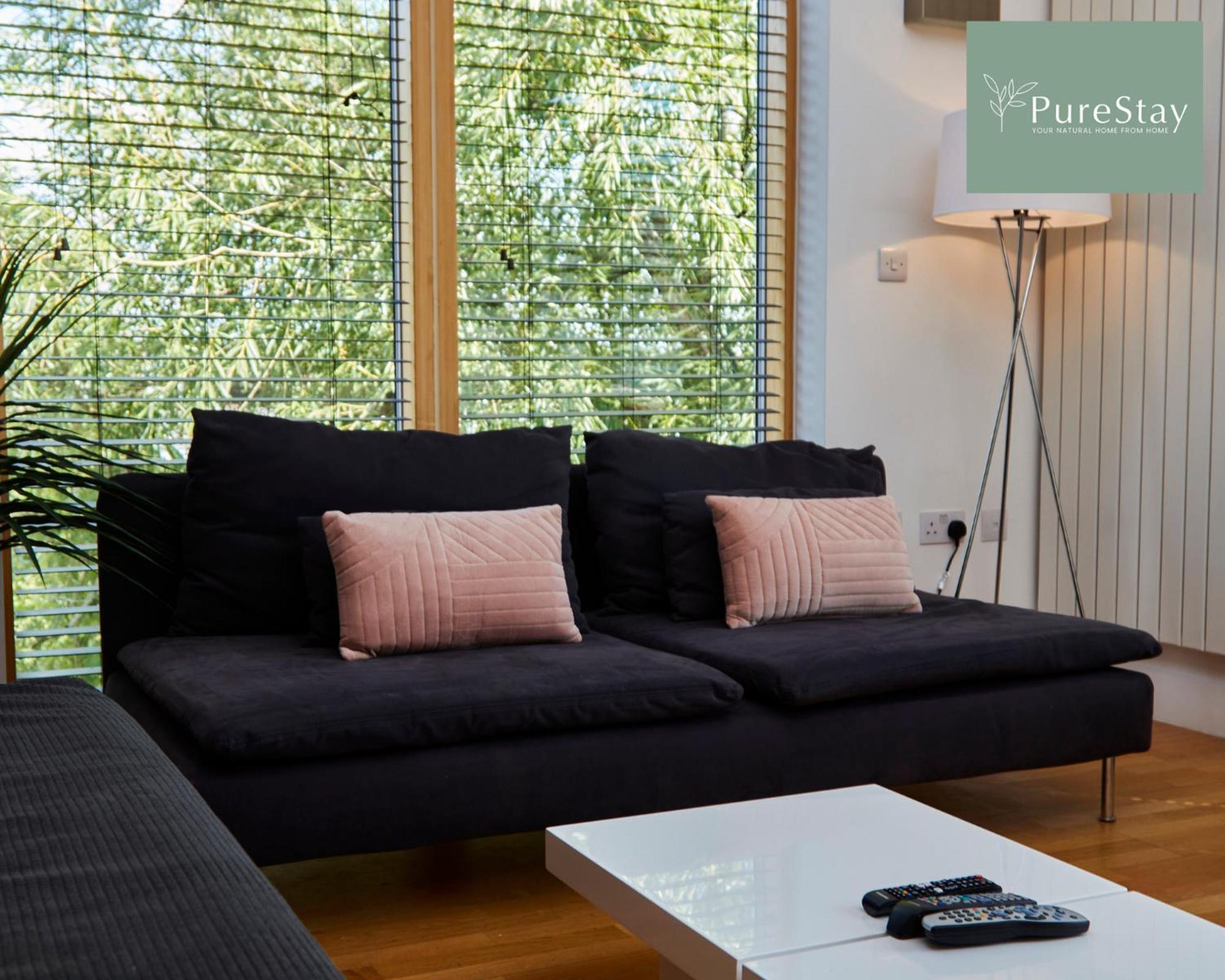 Beautiful Four Bed House By Purestay Short Lets & Serviced Accommodation Coventry With Parking ภายนอก รูปภาพ