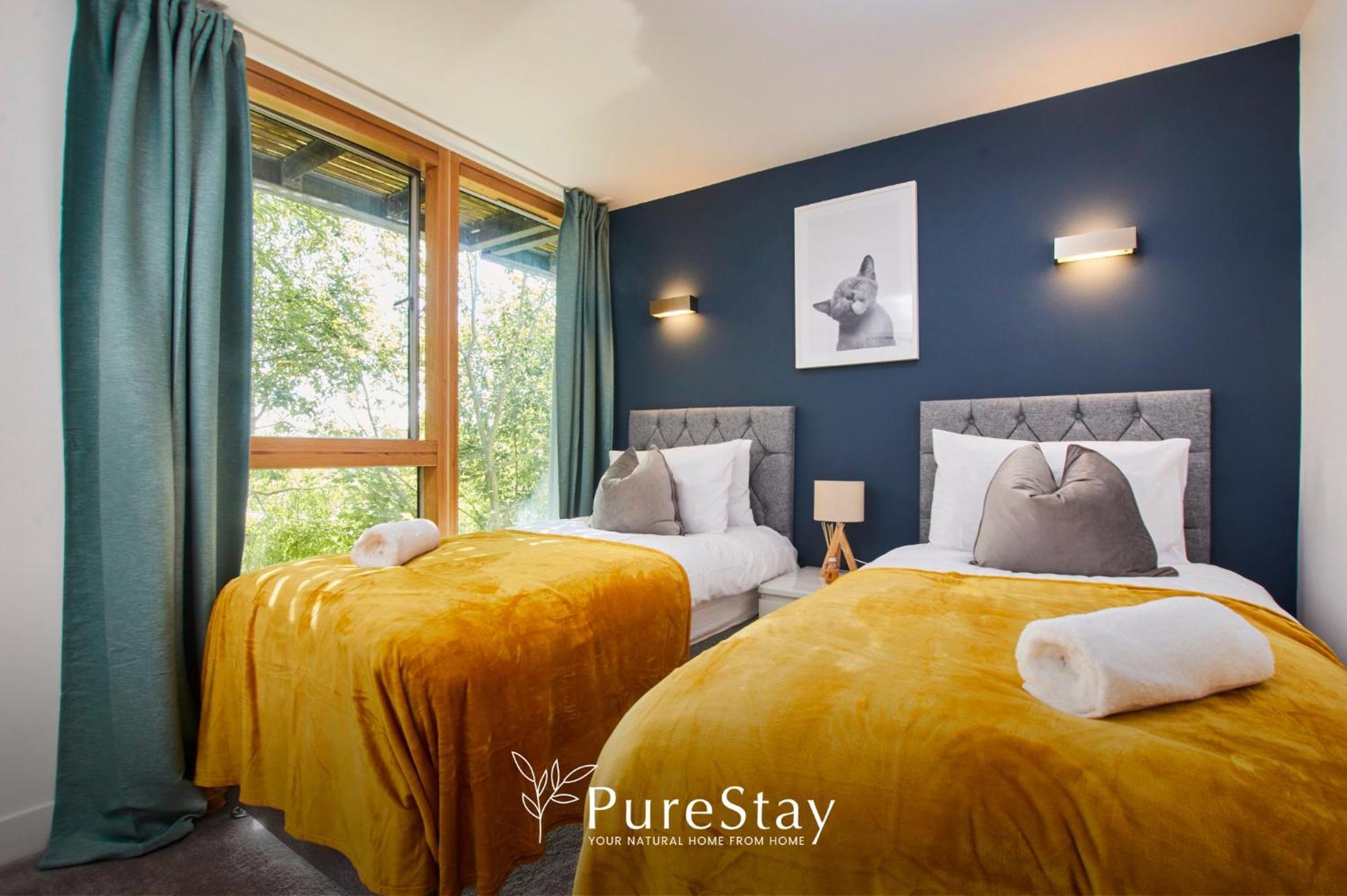 Beautiful Four Bed House By Purestay Short Lets & Serviced Accommodation Coventry With Parking ภายนอก รูปภาพ